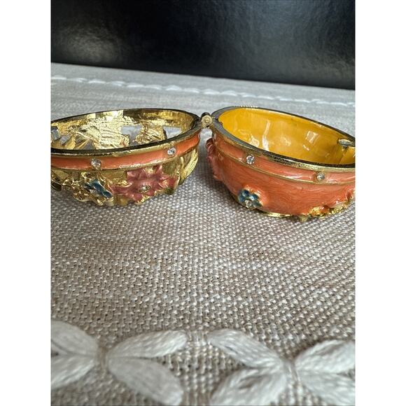 Jeweled Round Floral Box Trinket Box Made With Swarovski Crystals - Picture 13 of 16